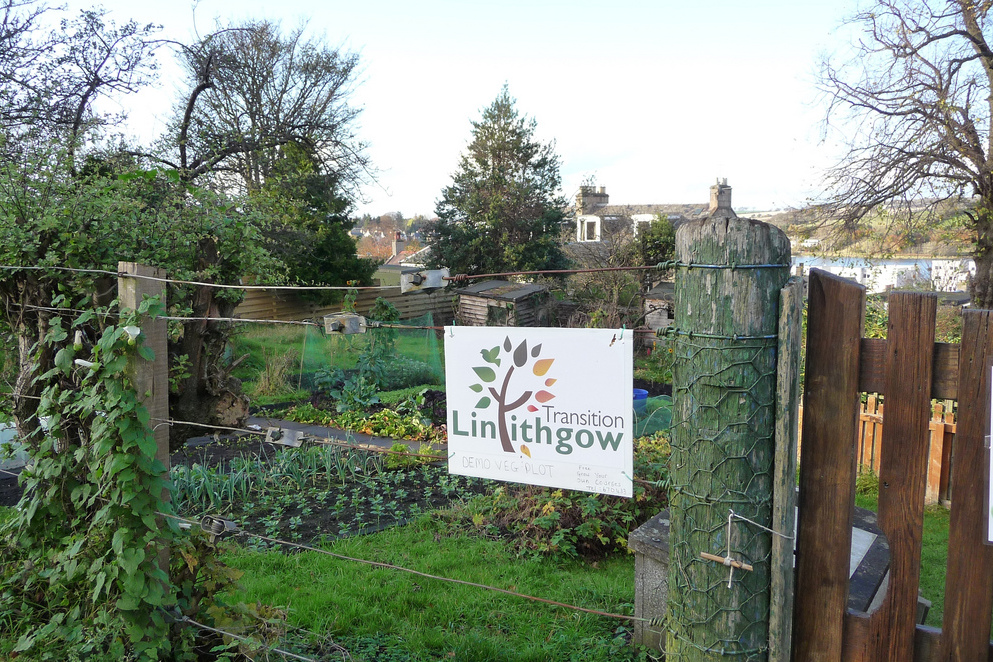 Gardening project in the Transition Town Linlithgow/Scotland, UK. Gardening project in the Transition Town Linlithgow/Scotland, UK.